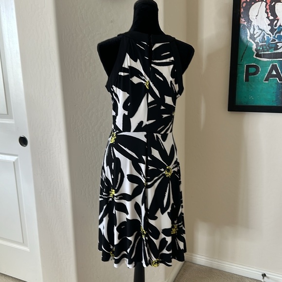 Adorable NWOT  London Times Black Daisy Dress Size 10 - Picture 4 of 9